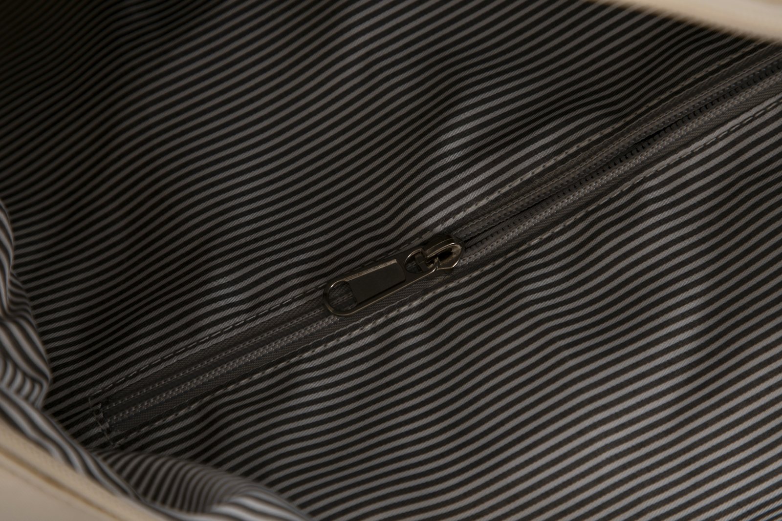 FH-1065 luggage detail 28